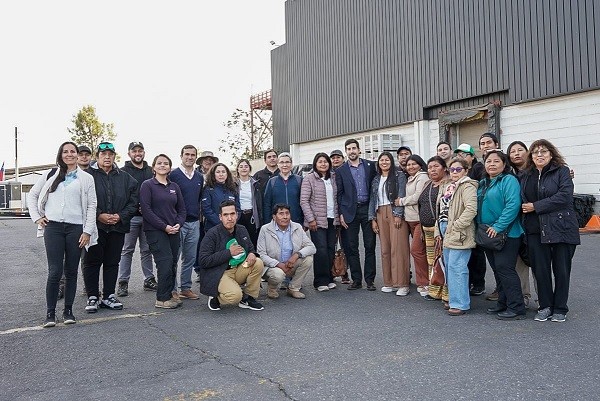 Agricultores ariqueños exploran nuevos mercados para vender sus hortalizas en Santiago