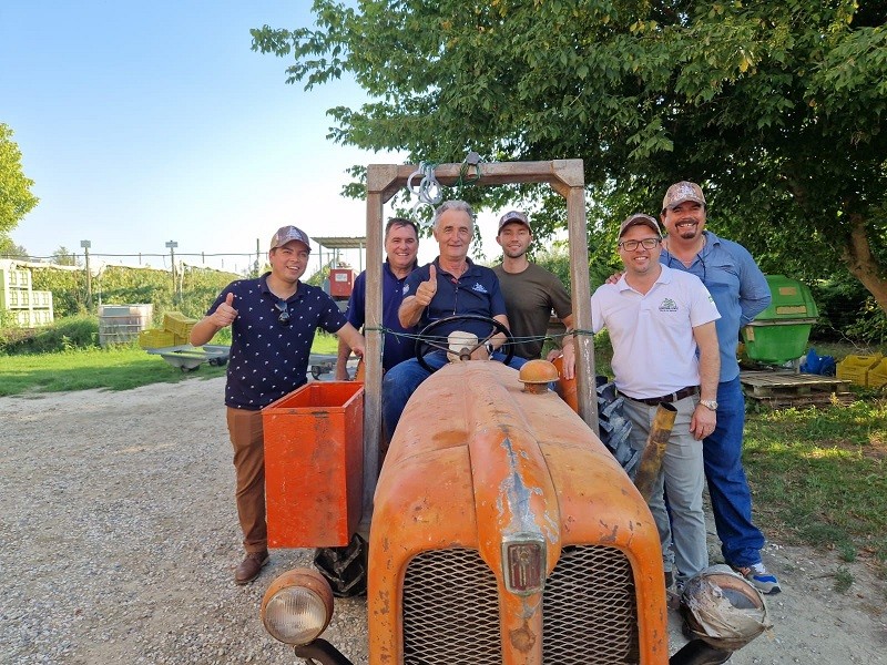 Gira técnica de productores chilenos a Italia mostró últimos avances en sistemas de plantación y cosecha de manzanas