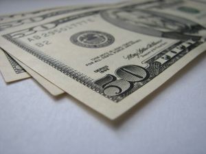 Dólar cierra sobre $ 960 en máximos desde abril una sesión marcada por sólidos datos y la elección presidencial en EEUU