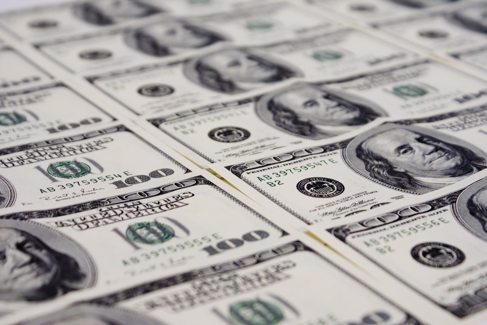 Dólar en Chile pierde impulso y paridad cae a poco más de $ 980 a la espera de datos de inflación en EEUU