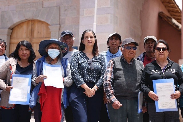 Minagri entrega bonos de hasta $1 millón a agricultores afectados por derrame de hidrocarburos en Socoroma