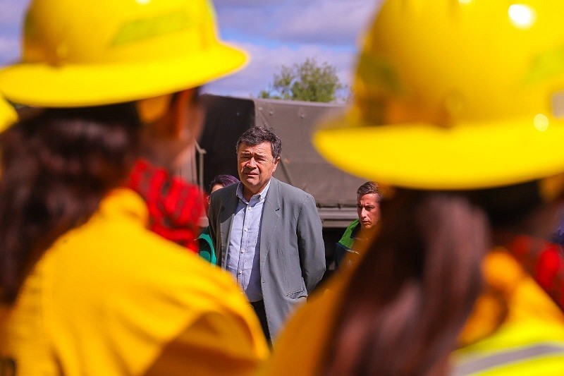 Ministro Valenzuela anuncia reestructuración de Conaf Valparaíso y reafirma compromiso de endurecer el sistema de selección de brigadistas