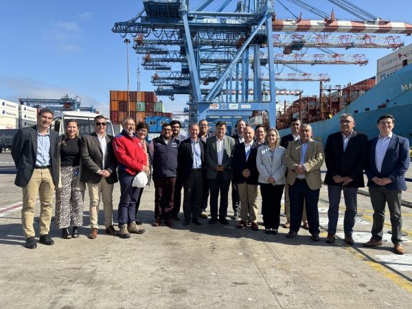En Puerto de Valparaíso: Ministro de Agricultura, TPS y Frutas de Chile destacan positivo desarrollo de la temporada de exportaciones de frutas 2024-25