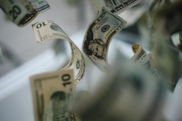 El dólar abre en alza tras caída del IPC en diciembre en Chile y apreciación global de la divisa por datos en EEUU