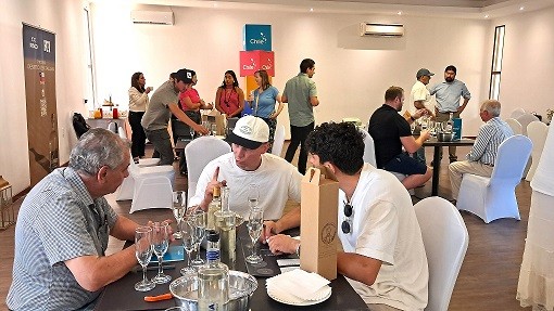 Importadores y bartenders de Reino Unido se reunieron con productores de destilados de Atacama
