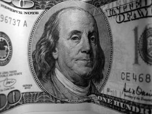 Dólar abre en baja en los primeros negocios y se ubica en torno a $1.000