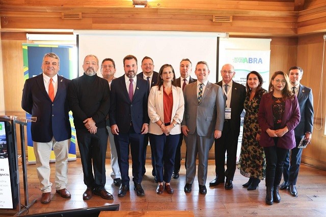 Ministerios de Agricultura de Brasil y Chile realizan encuentro para potenciar la relación comercial entre ambos países