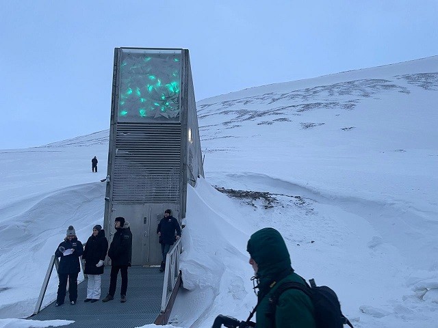 En Noruega: Director Nacional de INIA Chile participó en entrega de semillas a la “Bóveda del Fin del Mundo”