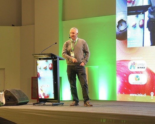 Ñuble proyecta su liderazgo frutícola con gran convocatoria en encuentro internacional organizado por INIA