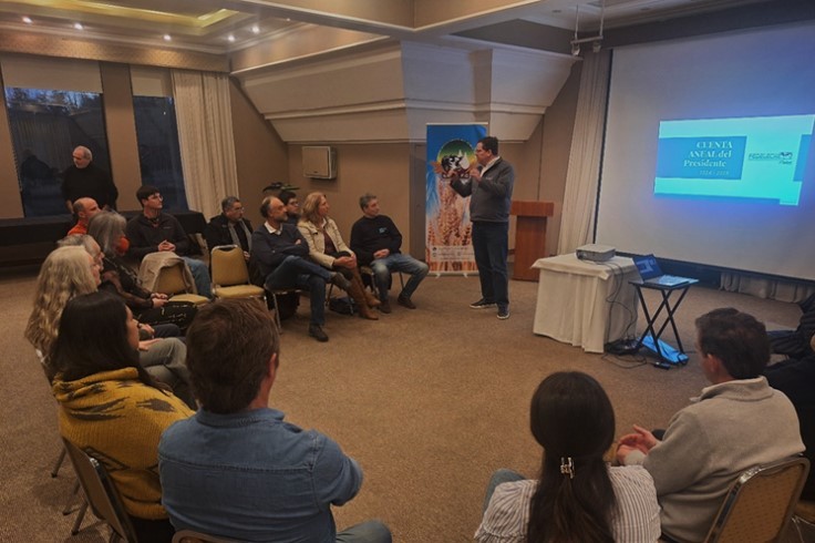 Fedeleche destaca avances del sector lácteo chileno en conversatorio gremial en Los Ríos